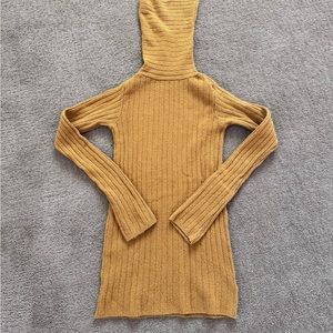 Free people, medium stretch, golden turtleneck